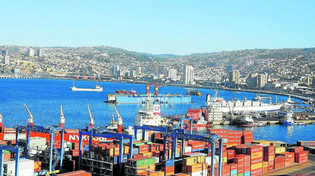 Balanza comercial alcanza máximos de mayo de 2014 y exportaciones suben 36% en febrero